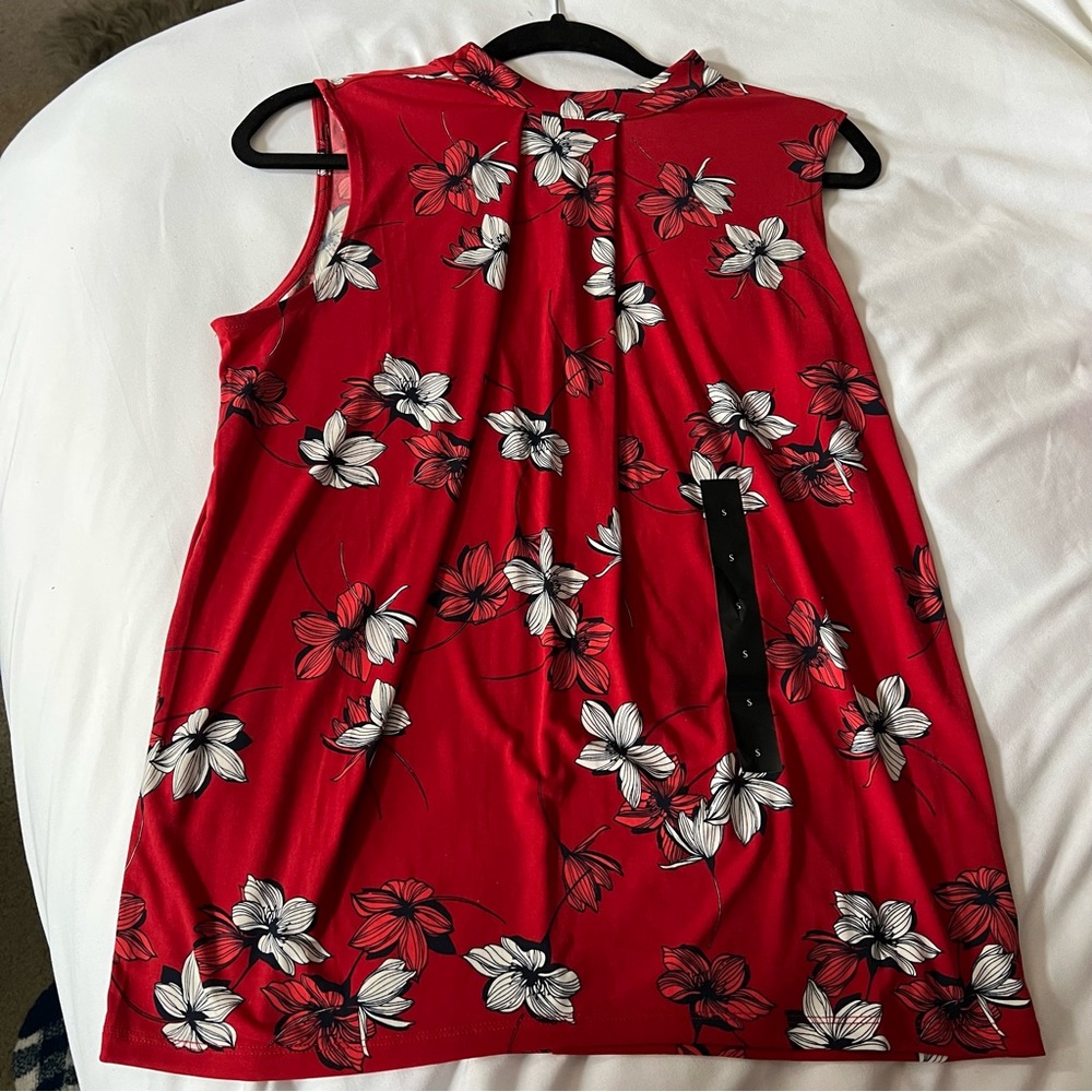 Banana republic red floral sleeveless blouse size small